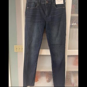 Abercrombie mid rise skinny jeans NWT